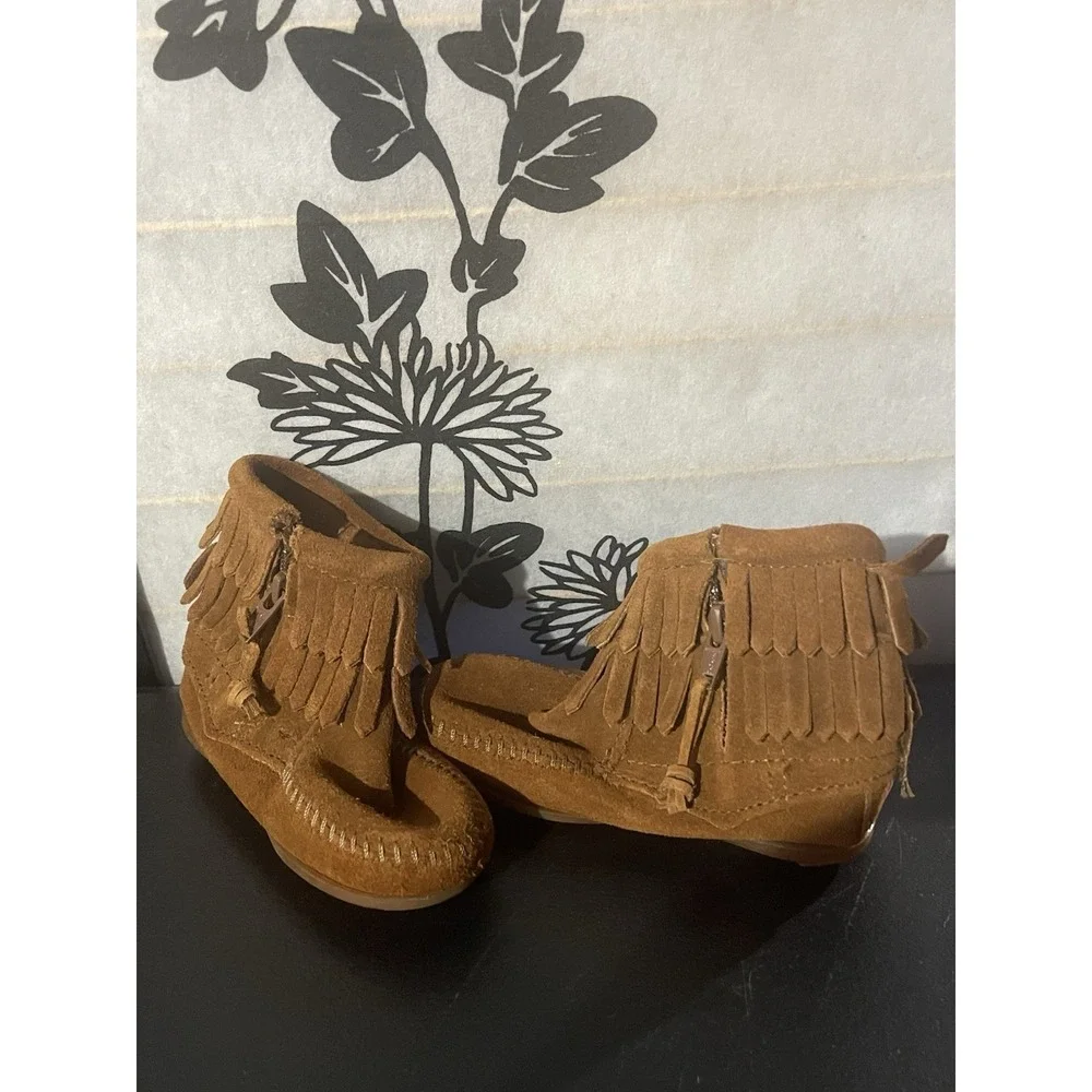 Minnetonka Toddler Hardsole Moccassin Suede Double Fringe Boots Size 7